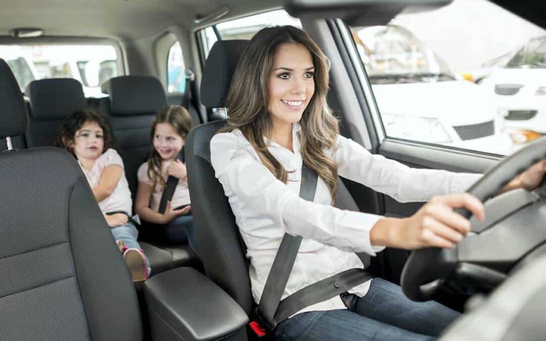 15 Cosas que no pueden faltar en el coche de mamá